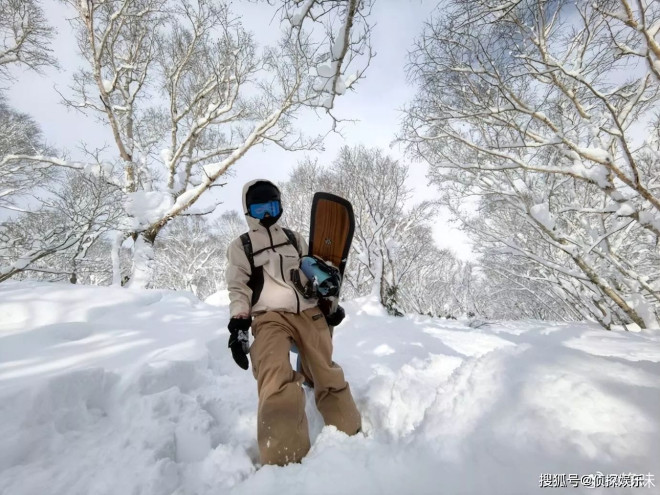 谢霆锋带大儿子滑雪，父子互拍对方帅照